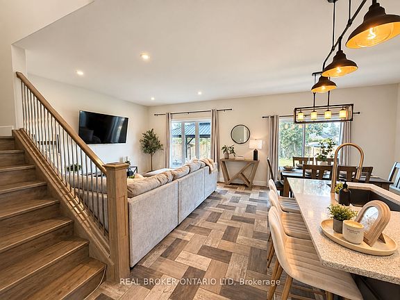 3rd image of 22 Queensway Dr