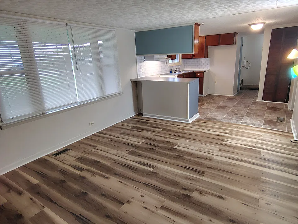 118 Manor Dr