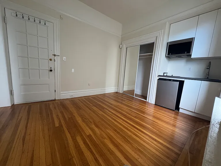 2000 Vallejo St #11 — Photo 2