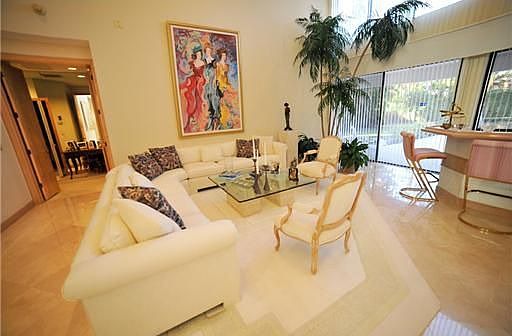 Home For Sale In Broken Sound