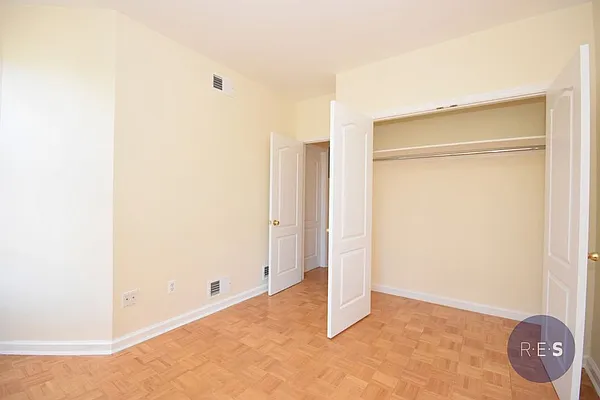 Rented by RES New York | media 7