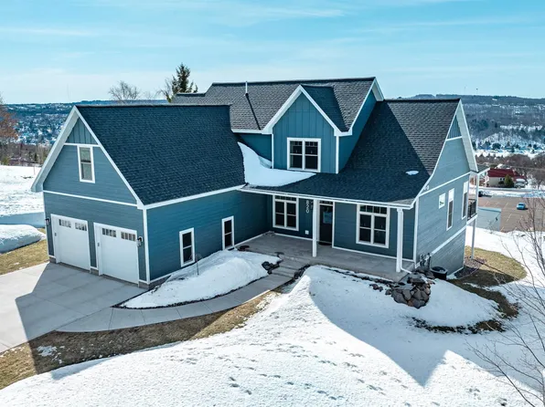 820 Valley View Dr, Hancock, MI 49930