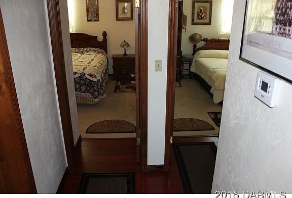 3rd image of 6 N Wisteria Dr