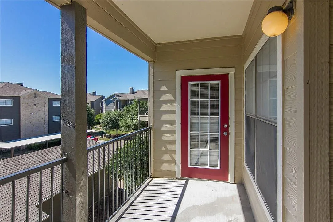 3 bed, 2.0 bath, 1192 sqft, $1,450 — Photo 4