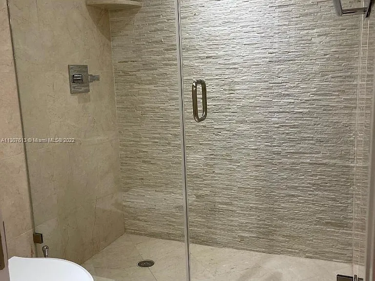 3500 Mystic Pointe Dr #1507 — Photo 16