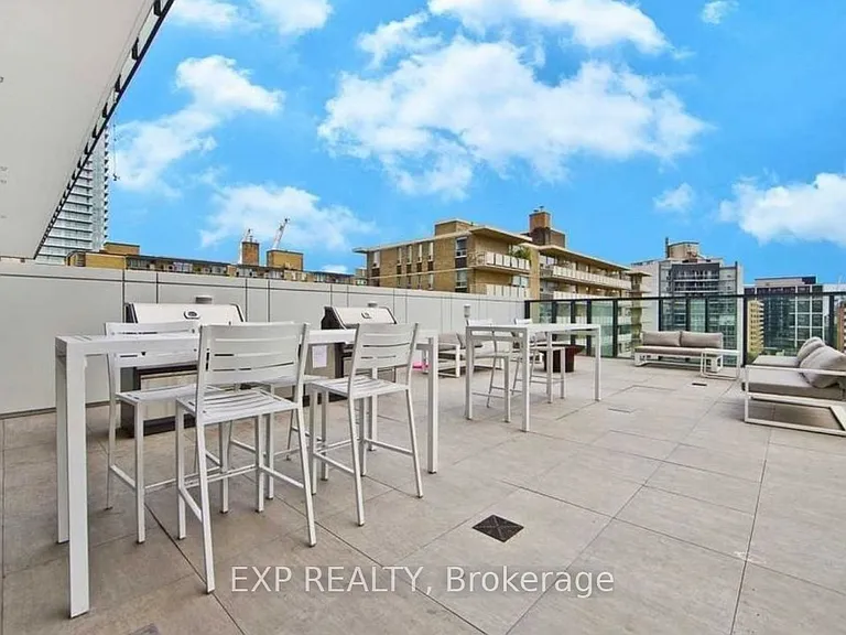 185 Roehampton Ave #911 — Photo 19