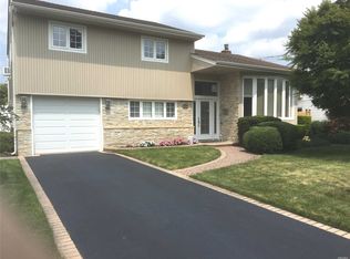 223 N Boston Ave, Massapequa, NY 11758
