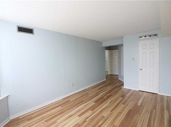 5th image of 700 Constellation Dr #202