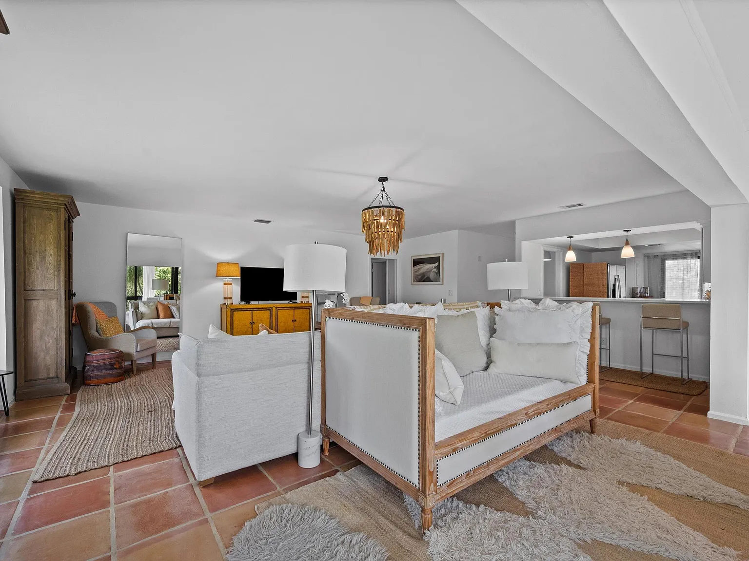 3 bed, 3.0 bath, 1800 sqft, $9,000 — Photo 4