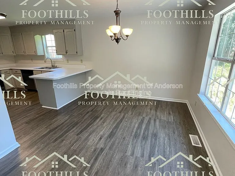 3109 Pinehurst Ln — Photo 5