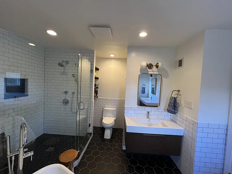 1617 Princess St — Photo 3