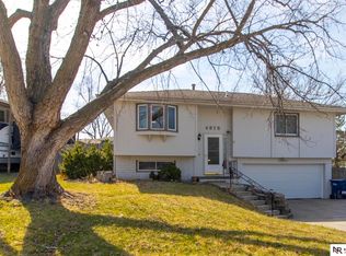 4879 Robin Dr, Omaha, NE 68157