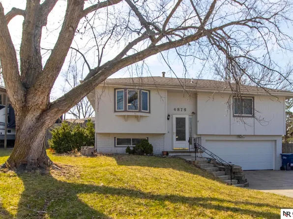 4879 Robin Dr, Omaha, NE 68157