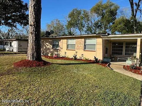 3 bed, 1.0 bath, 1014 sqft, $1,750 — Photo 1
