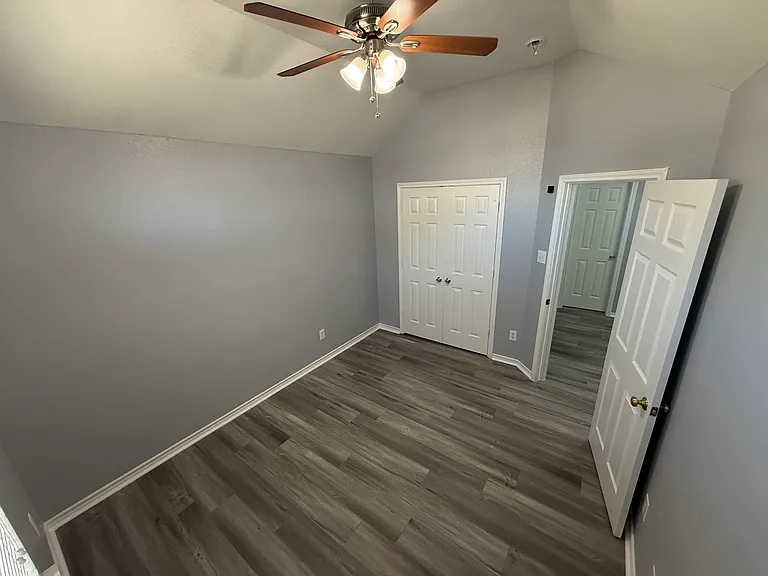 218 Texas Ave — Photo 2