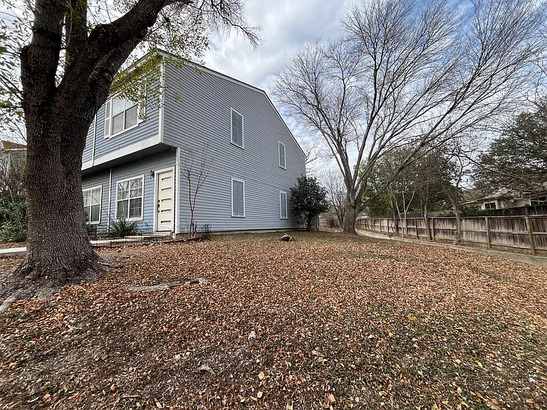 12237 Magnolia Blossom — Photo 2