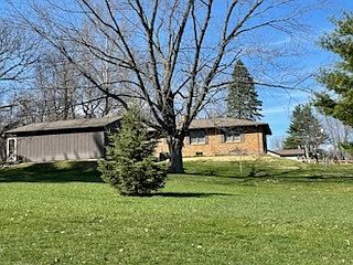 2nd image of 3050 E 1929th Rd
