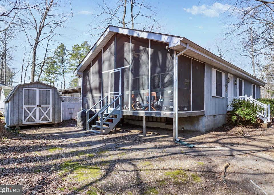 1st image of 33535 Woodland Cir