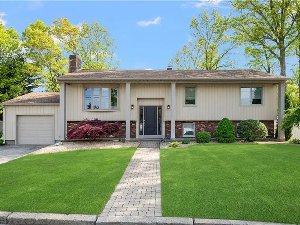 7 Robins Way, North Providence, RI 02904