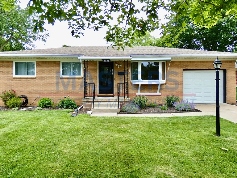 1028 Rosedale St — Photo 1