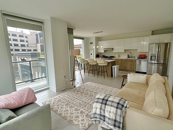 5th image of 2235 N Lincoln Ave #209