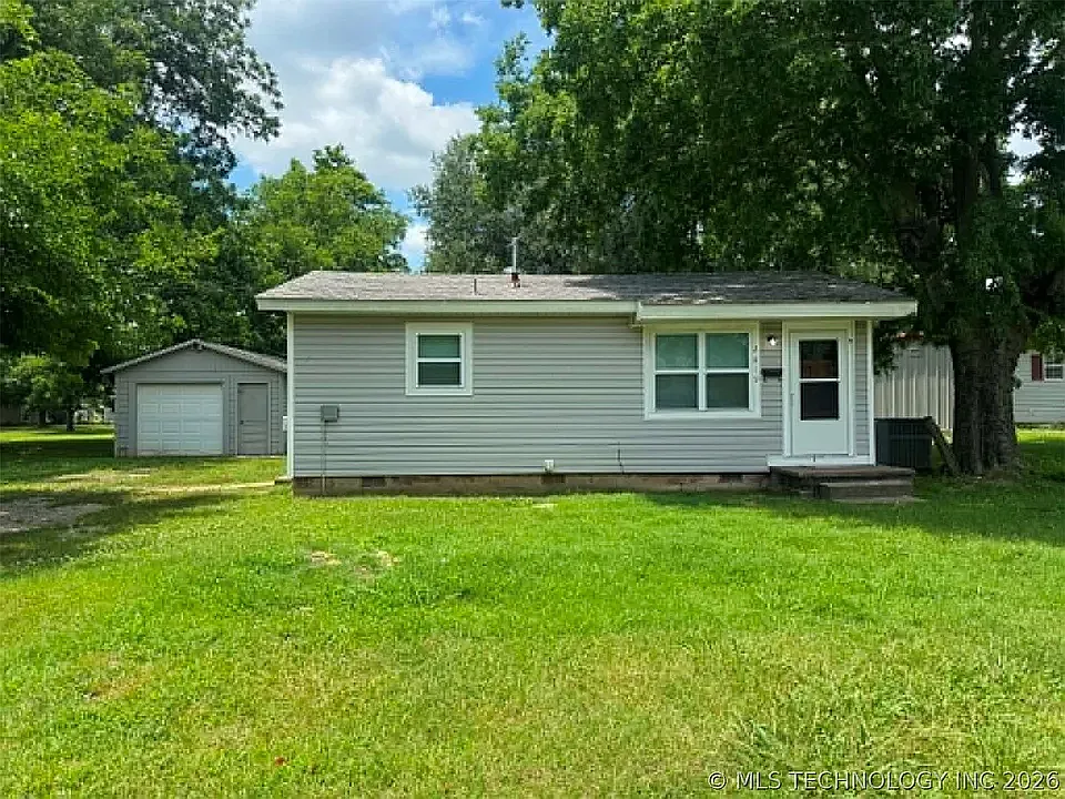 2 bed, 600 sqft, $900 — Photo 1