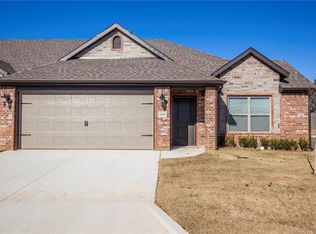 320 Commercial St #D, Centerton, AR 72719