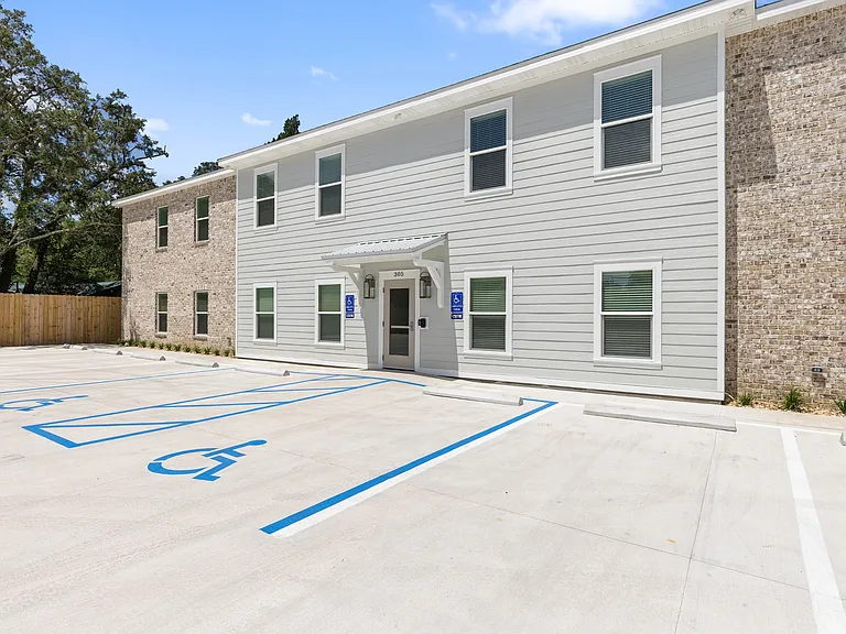 305 Okaloosa Ave — Photo 33