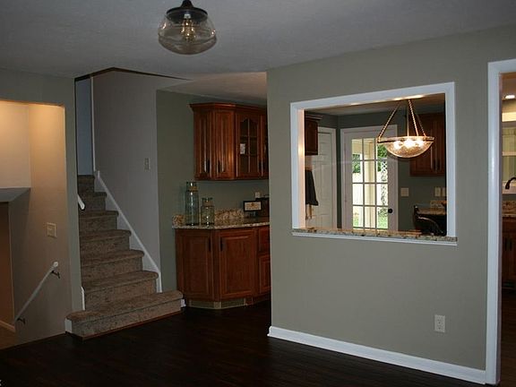 4th image of 4601 Idleview Dr