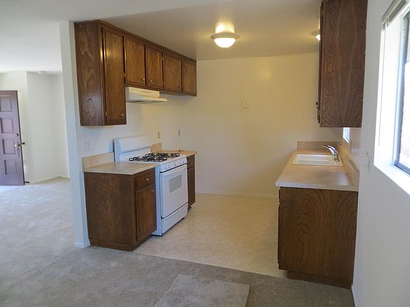 3rd image of 335 Woodland Pl #C