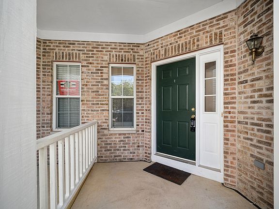 2nd image of 946 Cynthia Ln