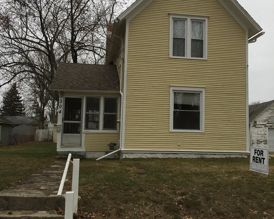 304 Douglas St