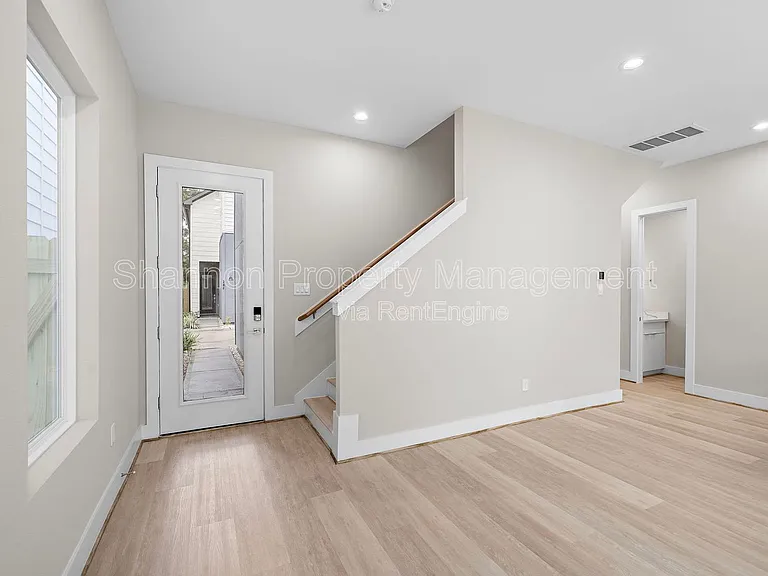 28 Bucan St #E — Photo 15