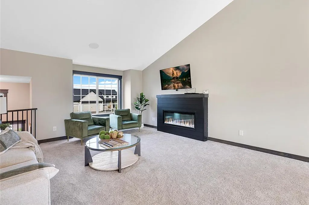 5 bed, 2707 sqft, $3,990 — Photo 4