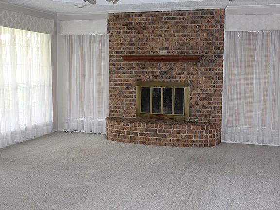 2nd image of 1204 Murry Dr N