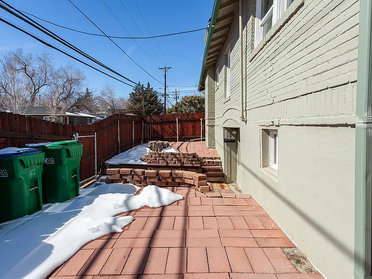 359 W 11th St — Photo 4