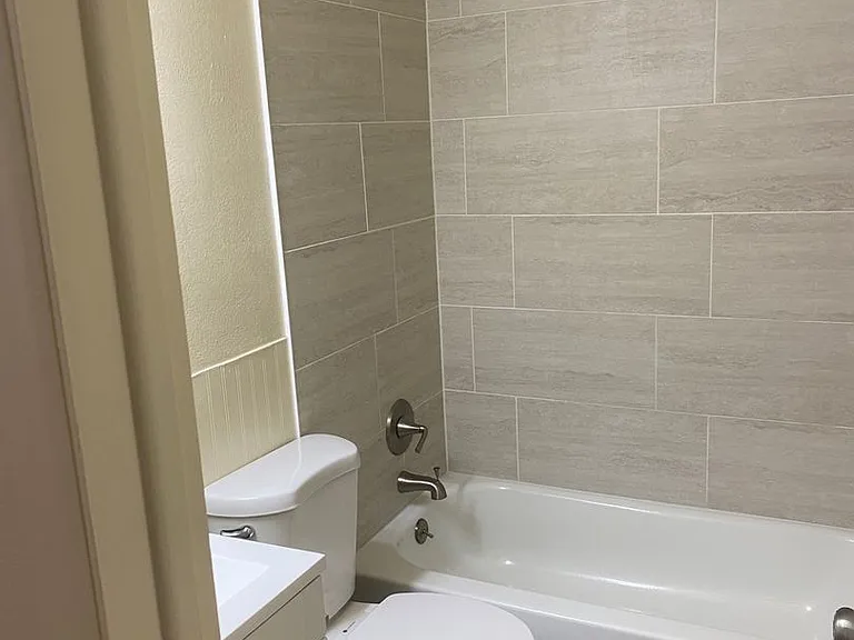 Newly Renovated 2BR | Courtyard & back patio | Lots of natural light — Photo 7