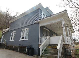 98 Herman St, Hinton, WV 25951