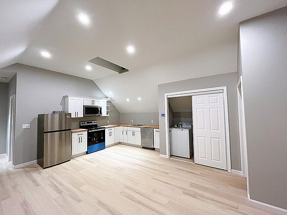 Kitchen & dining area