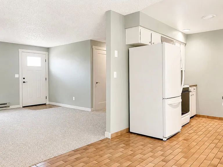 441 Columbia St — Photo 12
