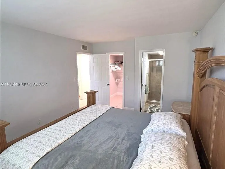 2400 NE 10th St #104 — Photo 12