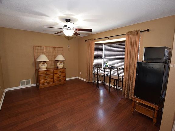 5th image of 1047 Mayflower Ave