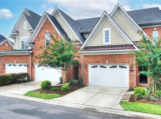 122 Villa Lake Dr, Fort Mill, SC 29708