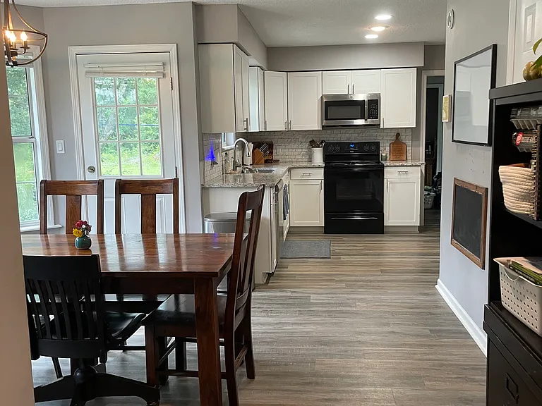3816 Honeysuckle Dr — Photo 12