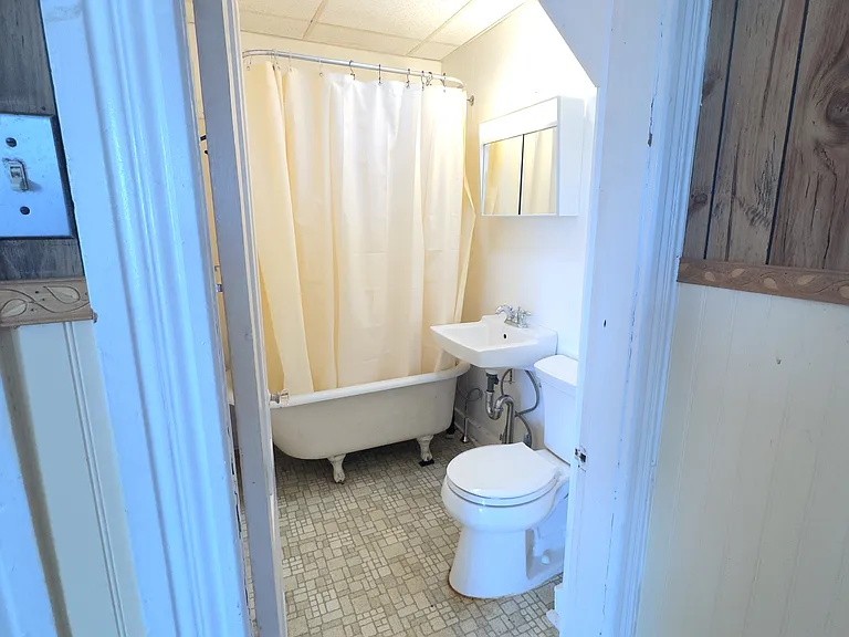 18 Maxwell St #2 — Photo 5