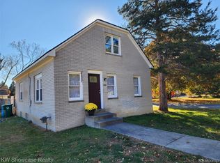 1825 Bass Lake Rd, Commerce Township, MI 48382