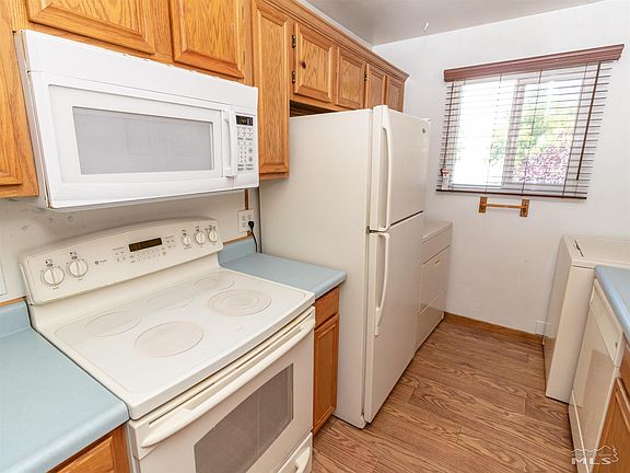 4th image of 681 Oakwood Dr APT 4
