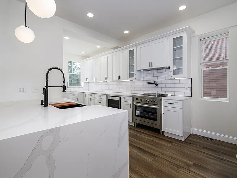 5750 Waterman Blvd — Photo 8