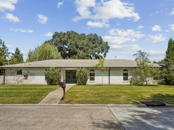138 Clausen Rd, Belle Chasse, LA 70037