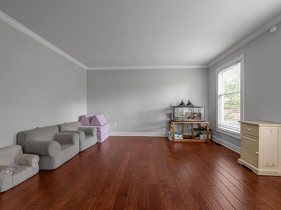 4th image of 1036 Turnbridge Rd
